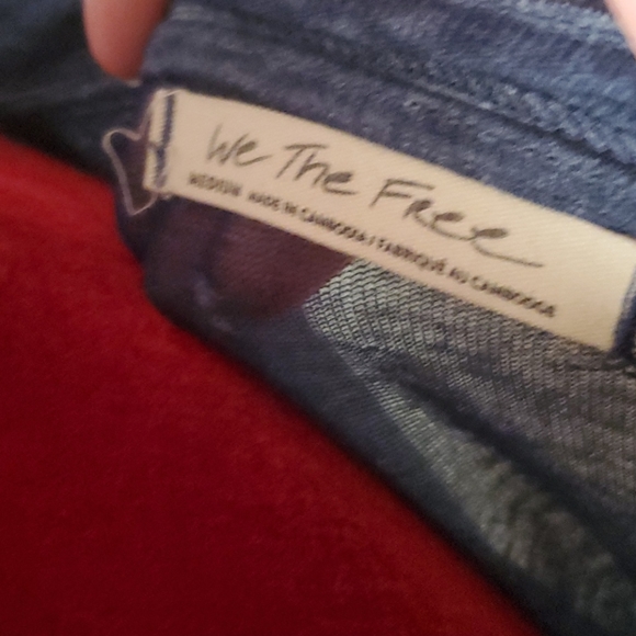 Cold shoulder, flowy top - Picture 3 of 4